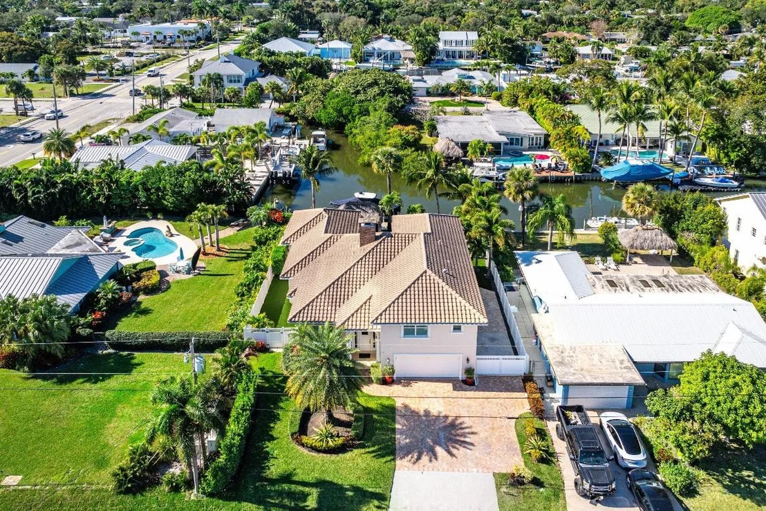 Photo of 906 Dolphin Drive