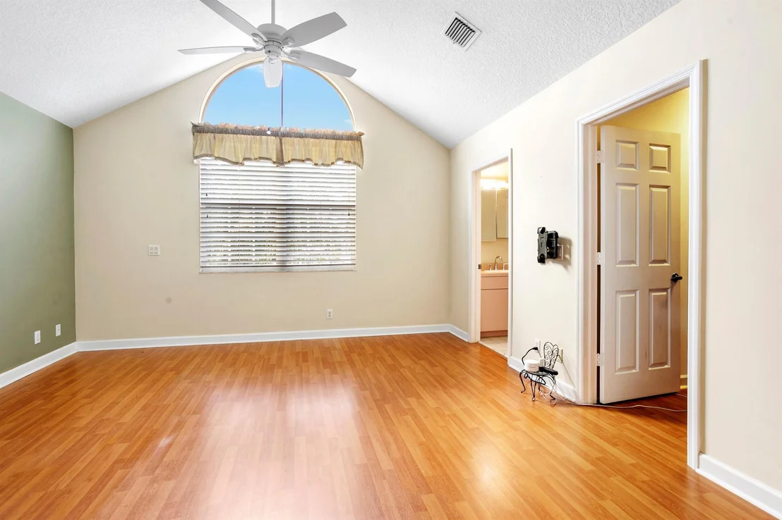 Photo of 6467 Foster Street
