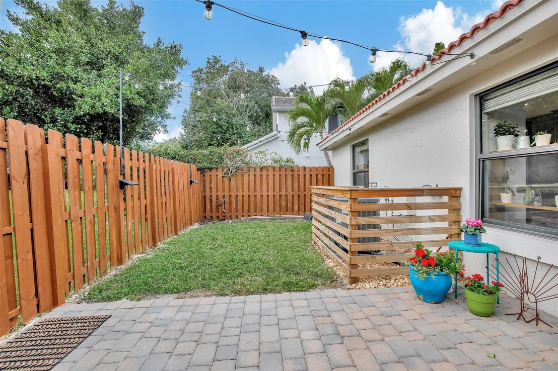 Photo of 2083 Augusta