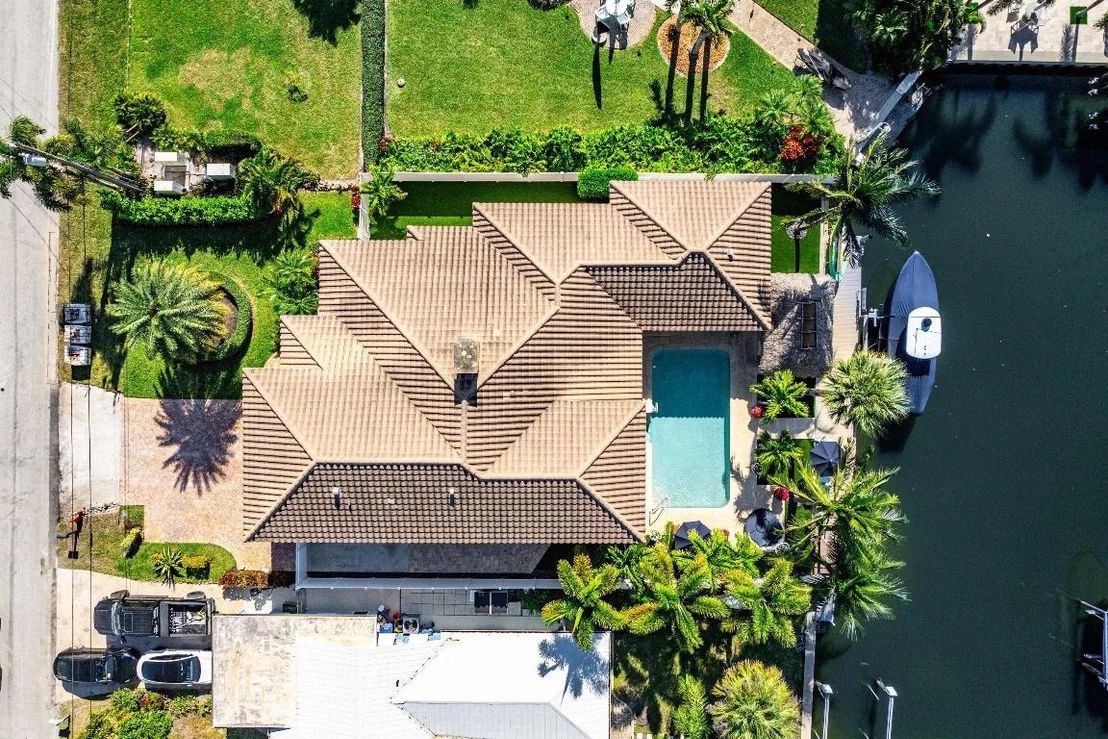 Photo of 906 Dolphin Drive