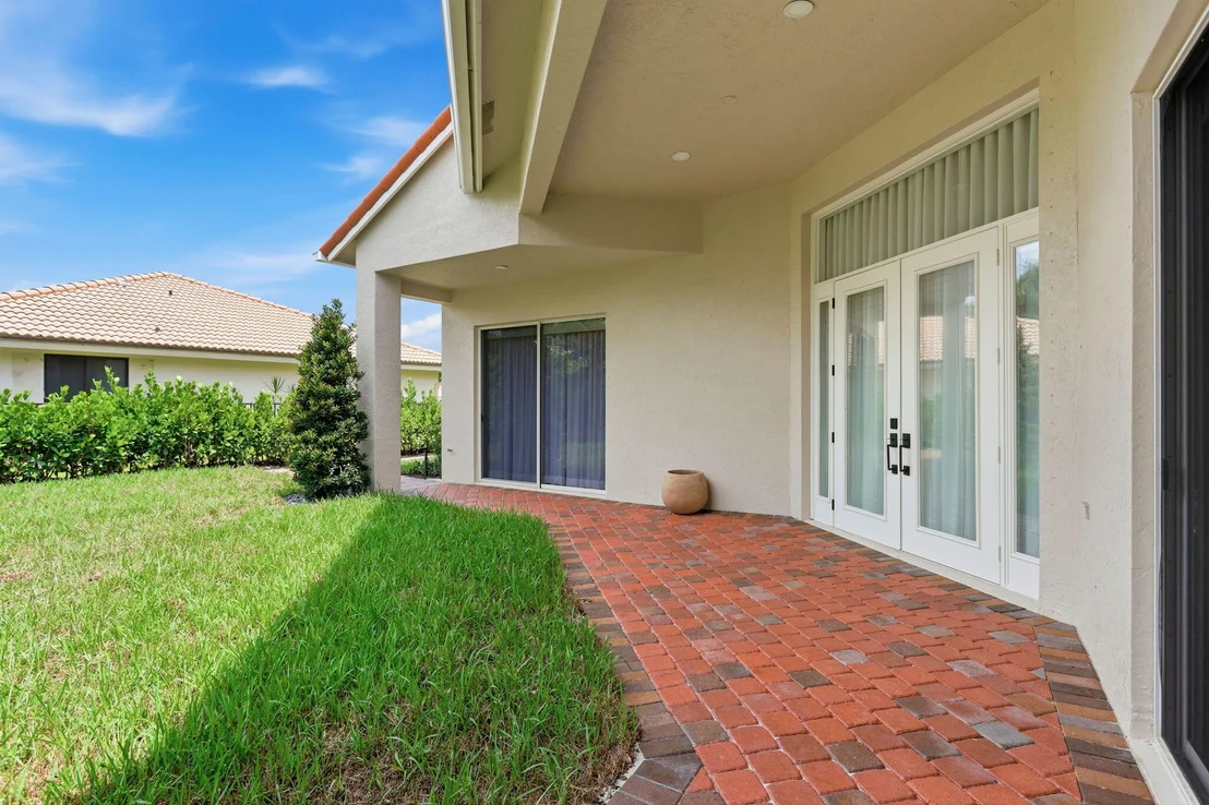 Photo of 950 Greensward Lane