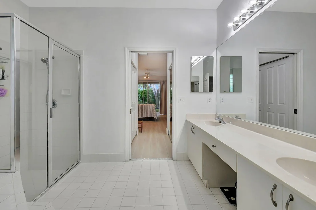 Photo of 7613 Charing Cross Lane