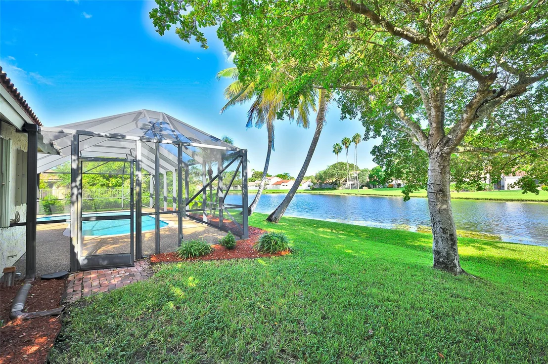 Photo of 1615 Lakeshore Circle