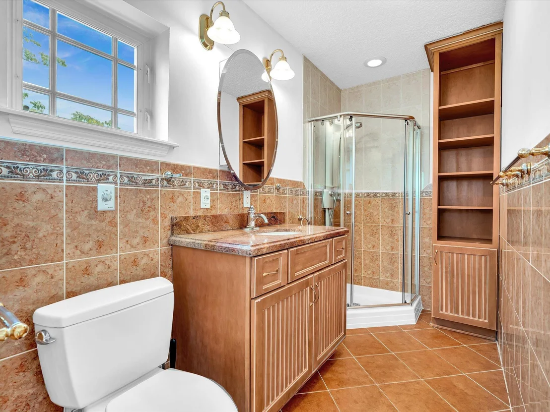 Photo of 518 N Riverside Drive