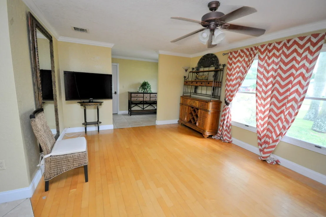 Photo of 92 W Pine Tree Avenue