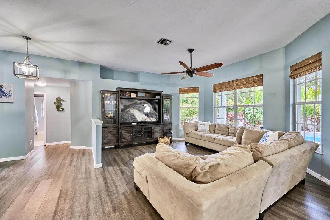 Photo of 4044 57th Terrace