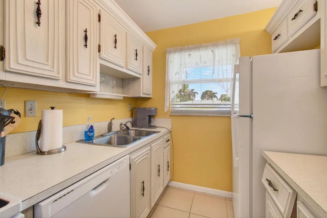 Photo of Unit D at 417 High Point Boulevard