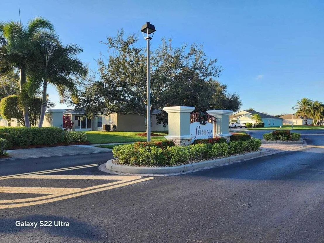 Photo of 828 Greenleaf Circle
