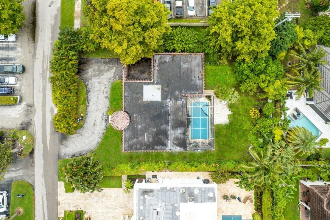 Photo of 1060 Spanish River Road