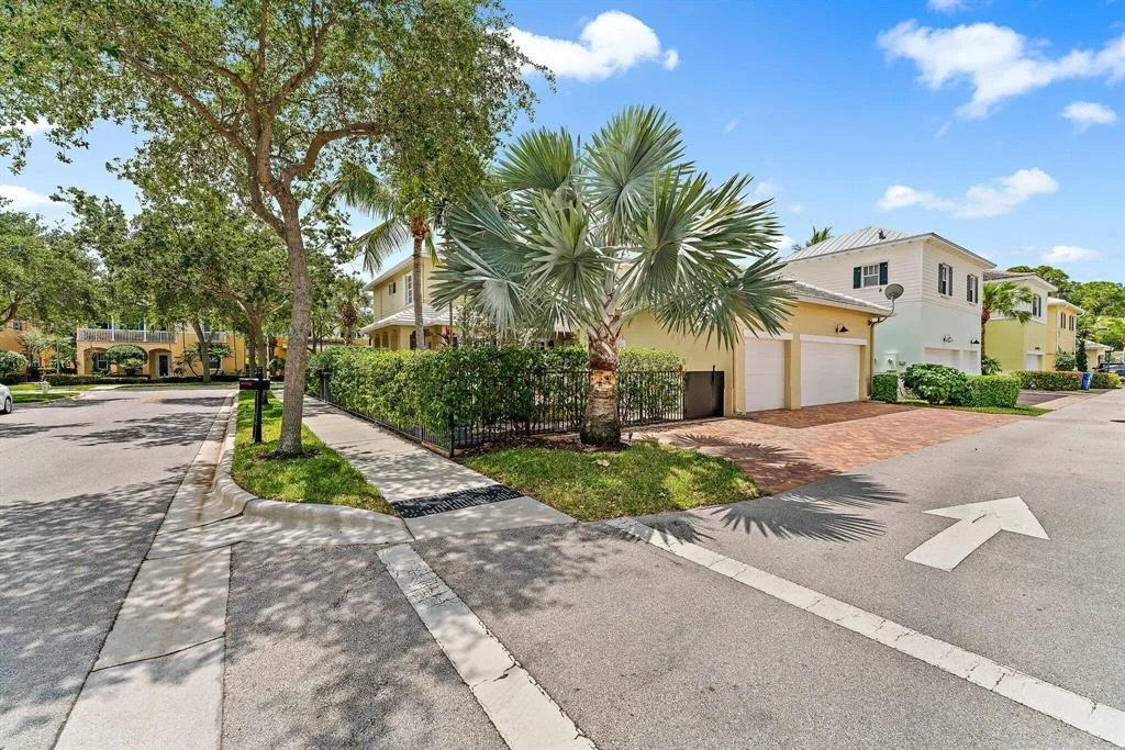 Photo of 231 W Bay Cedar Circle