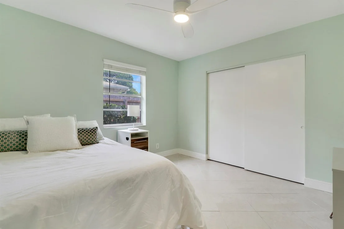 Photo of 612 Oak Ter Terrace
