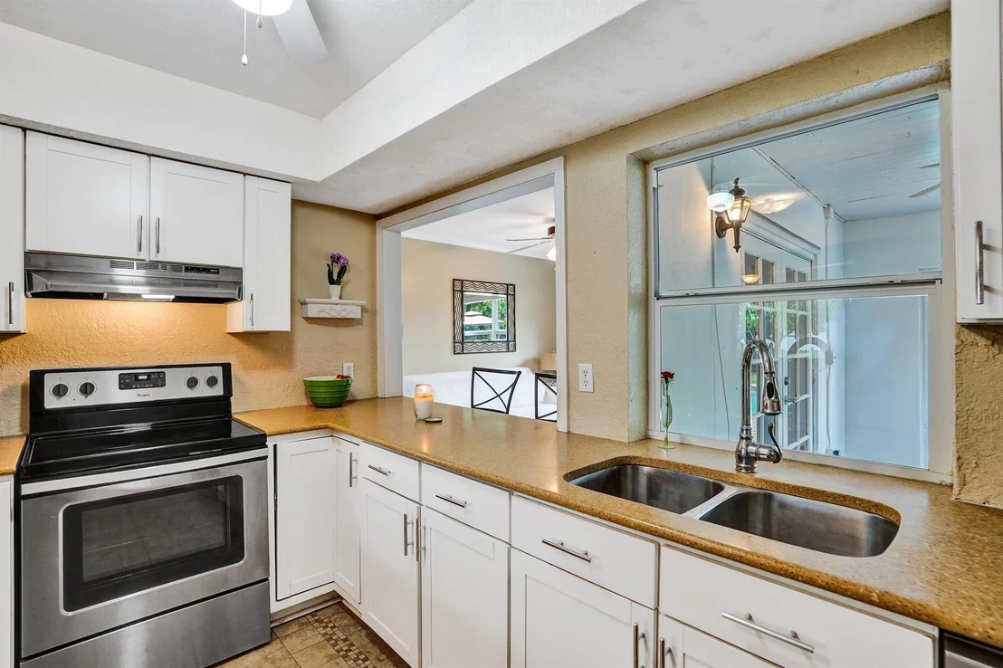 Photo of 607 SE 7th Avenue