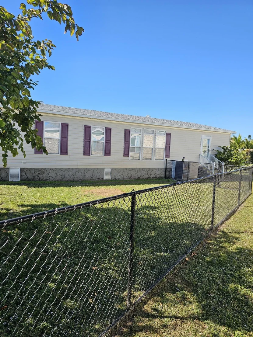 Photo of 877 Laurel Circle