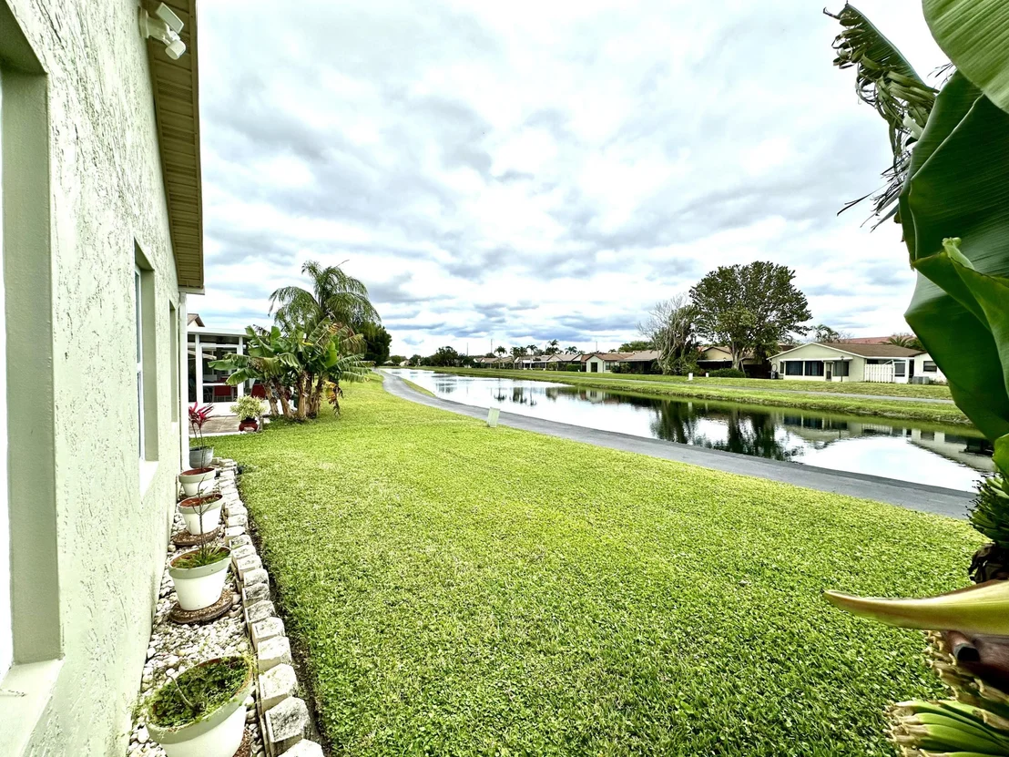 Photo of 5254 Mirror Lakes Boulevard