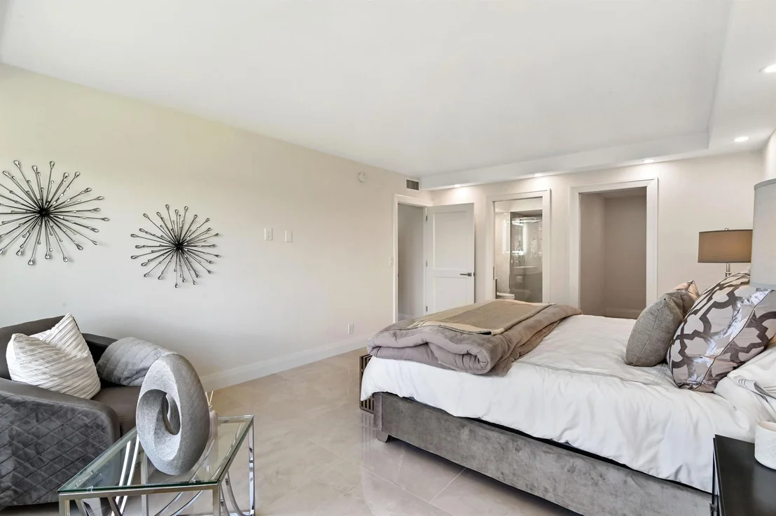 Photo of Unit 708 at 600 S Ocean Boulevard
