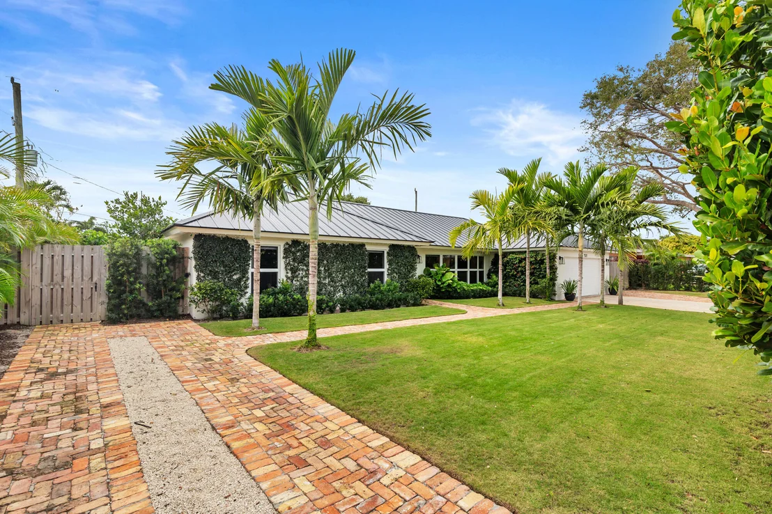 Photo of 7521 Edgewater Circle