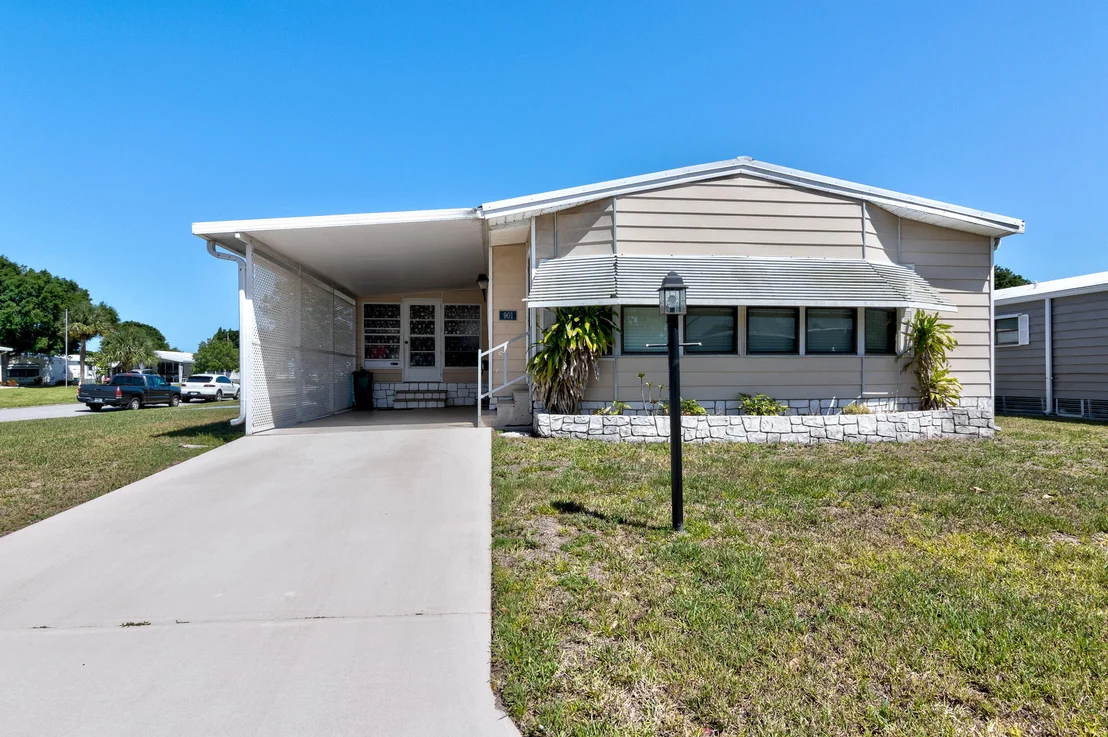 Photo of 901 Oleander Circle