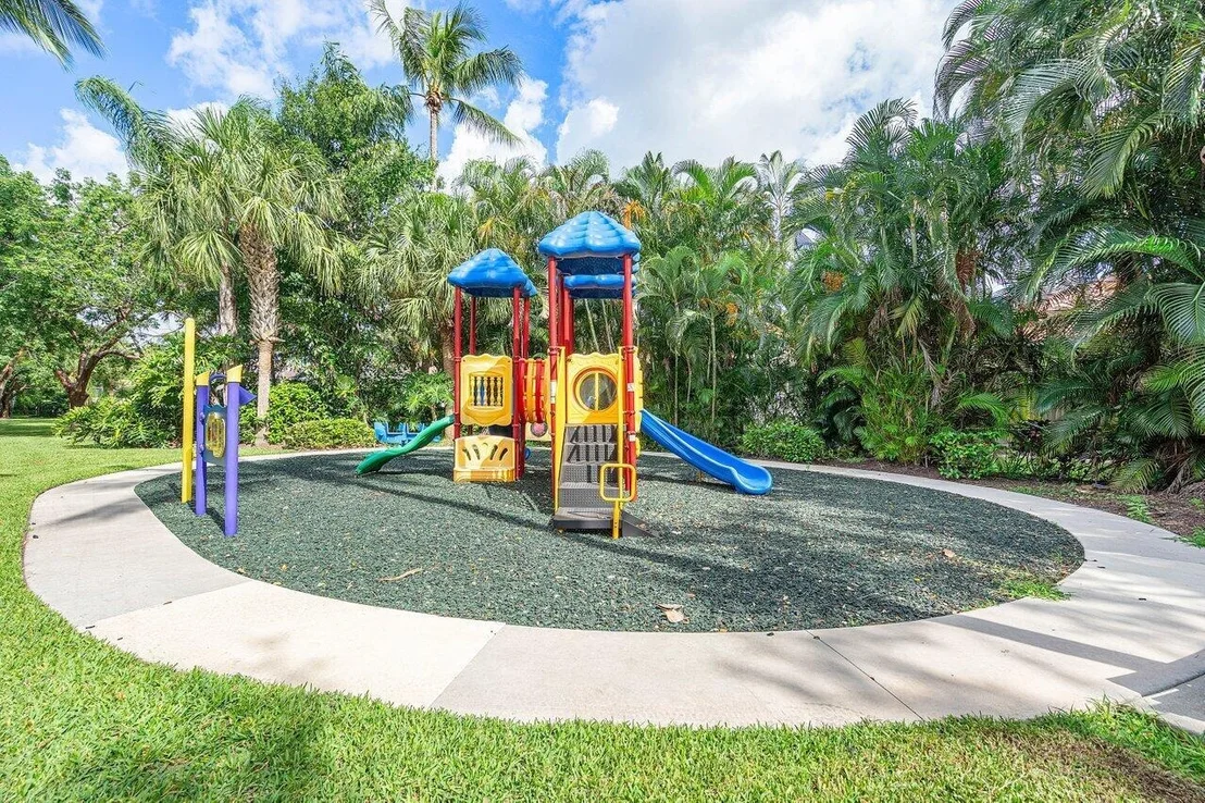 Photo of 4775 Lakeland Drive