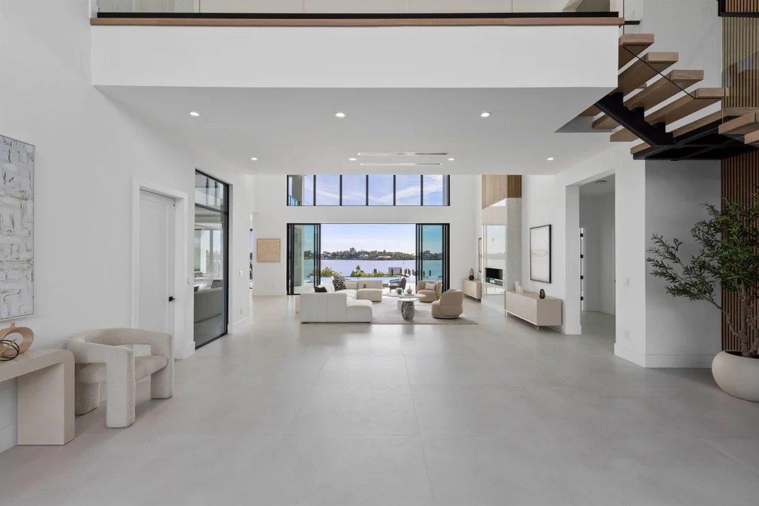 Photo of 88 W Riverside Drive