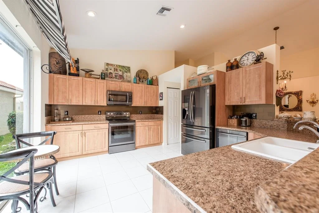 Photo of 7542 Charing Cross Lane