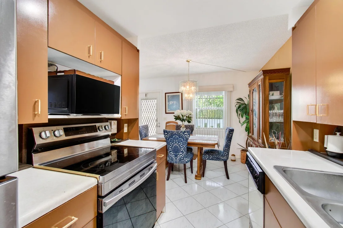 Photo of 3014 Exeter A