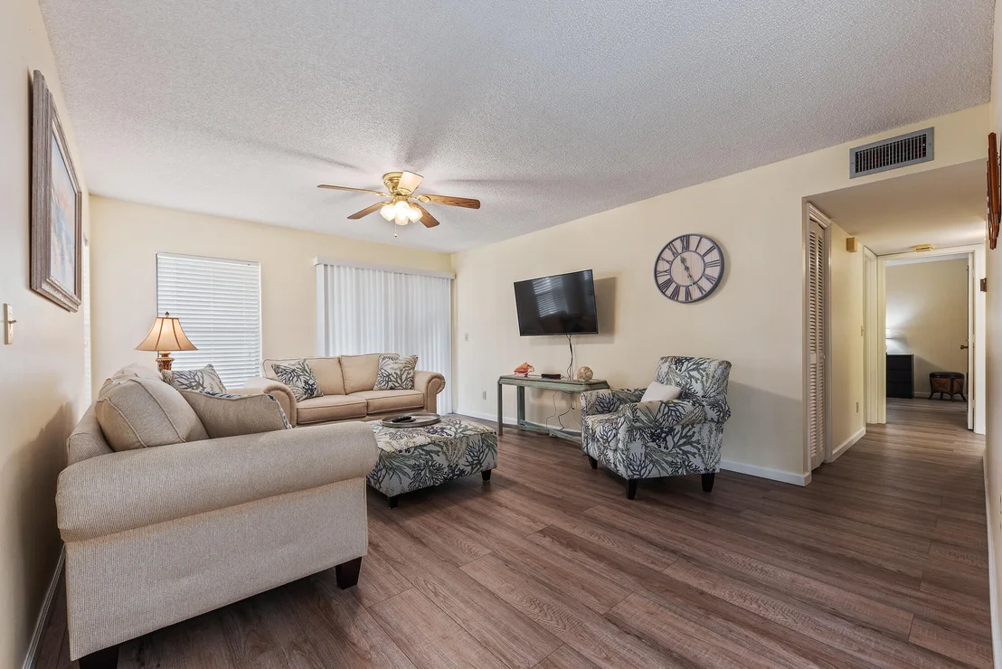 Photo of Unit 302 at 950 S Kanner Highway