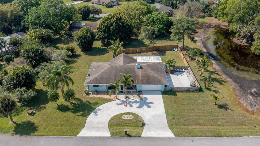 Photo of 5580 SE Paramount Drive