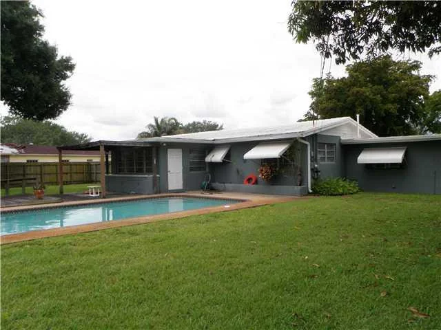 Photo of 820 Oleander Drive