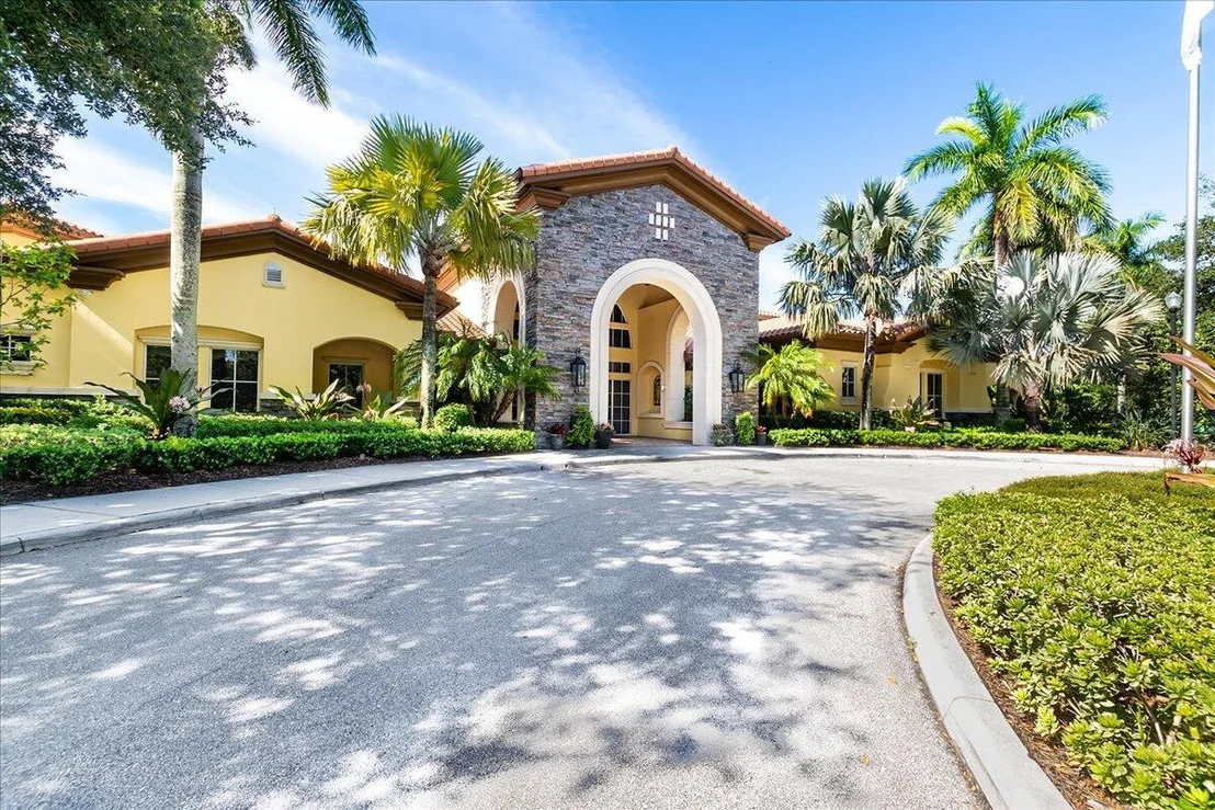 Photo of 627 Castle Drive