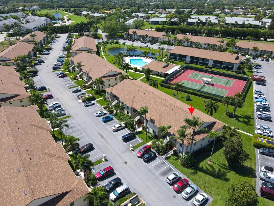 Photo of Unit F at 901 Pinecrest Circle