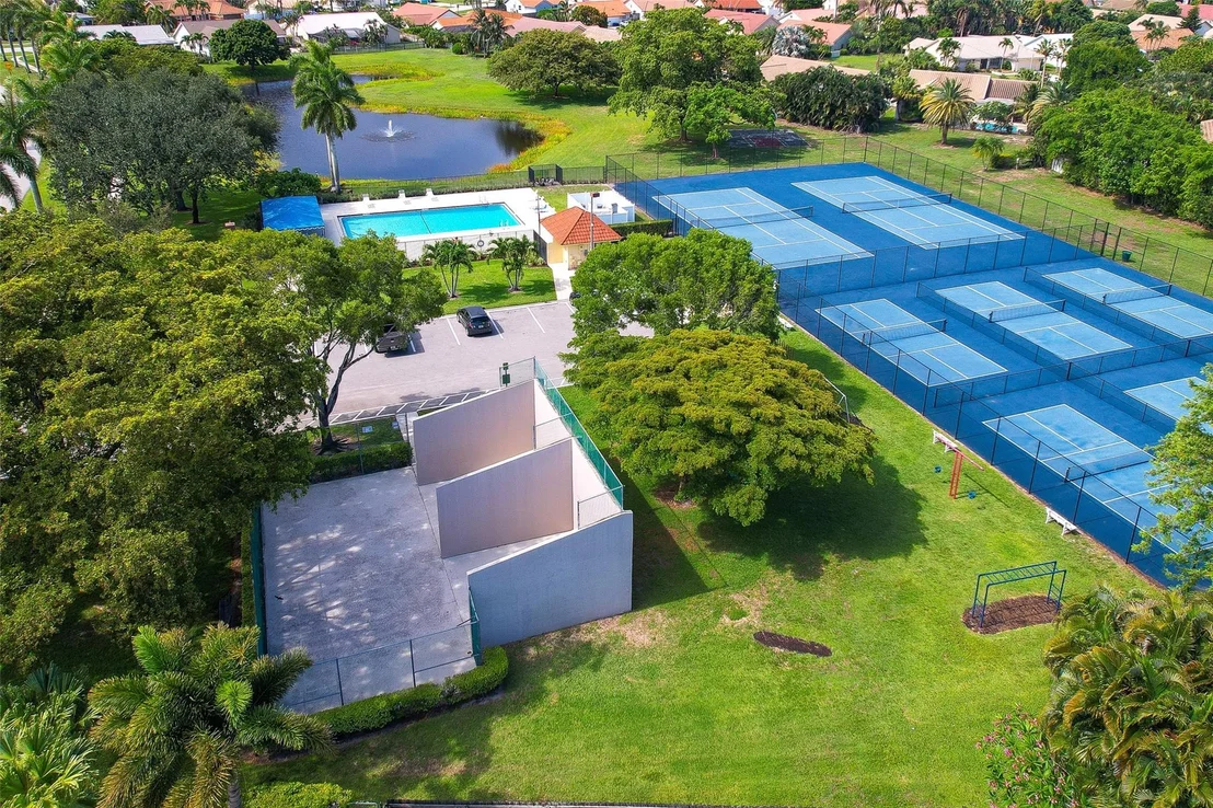 Photo of 9216 Sun Pointe Drive