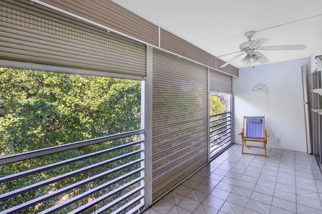 Photo of Unit L4 at 2003 Granada Drive