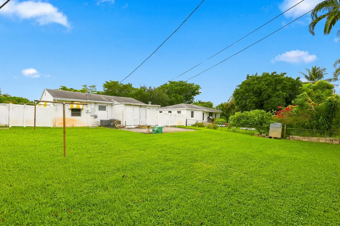 Photo of 933 UPLAND Road
