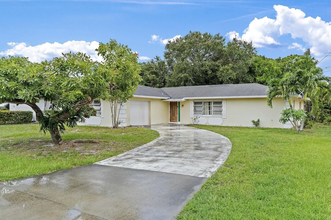 Photo of 128 W Norfolk Road