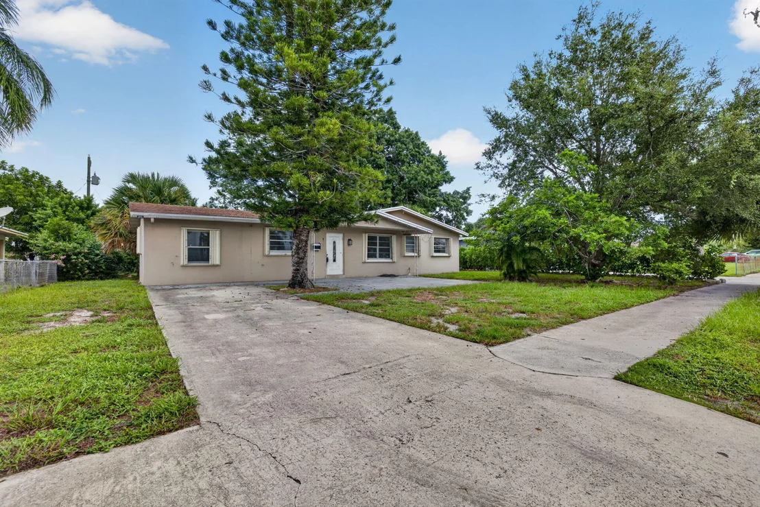 Photo of 913 SE 10th Street