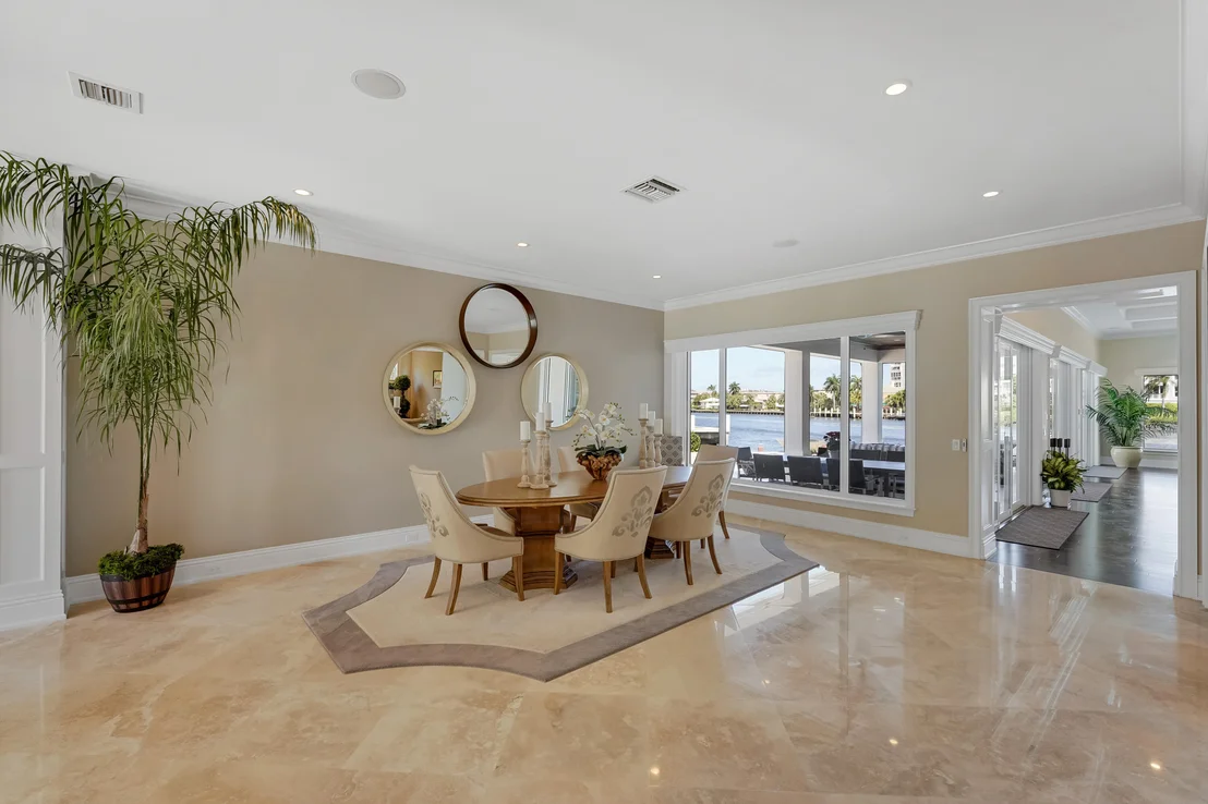 Photo of 975 Banyan Drive