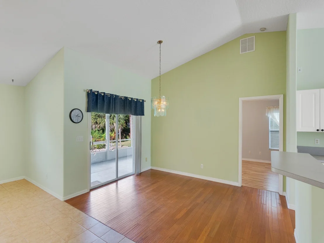 Photo of 825 Landsdowne Drive