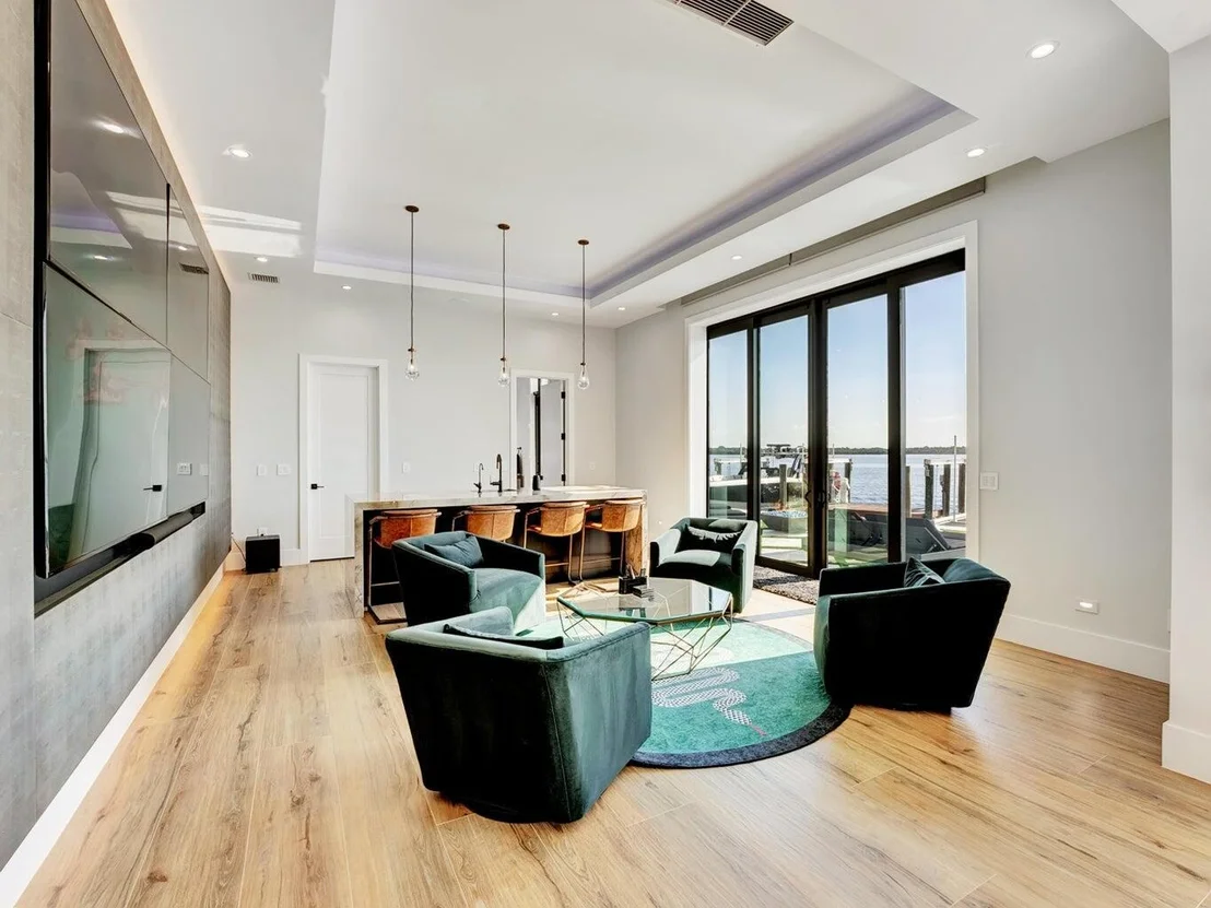 Photo of 712 Lakeside Circle