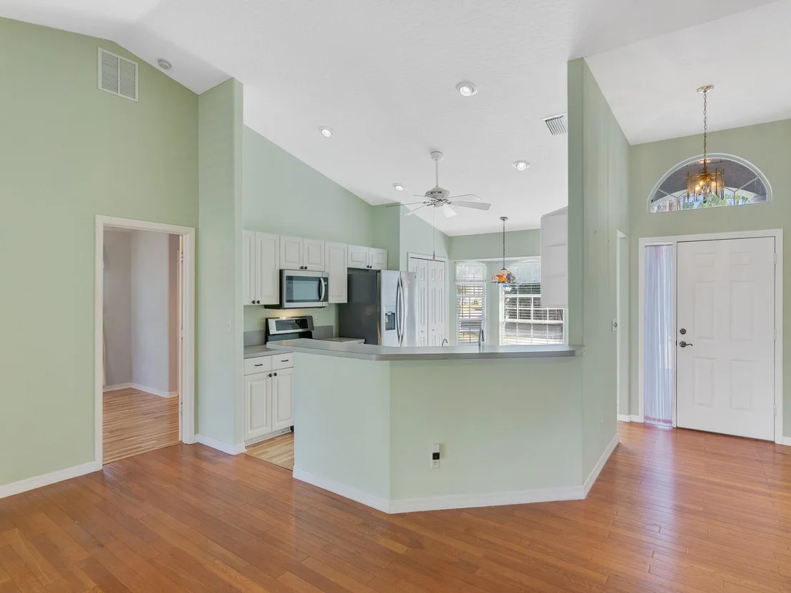 Photo of 825 Landsdowne Drive