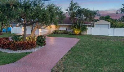 Photo of 864 Avocet Road
