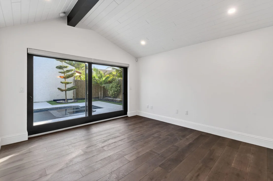 Photo of 105 W Tarpon Lane