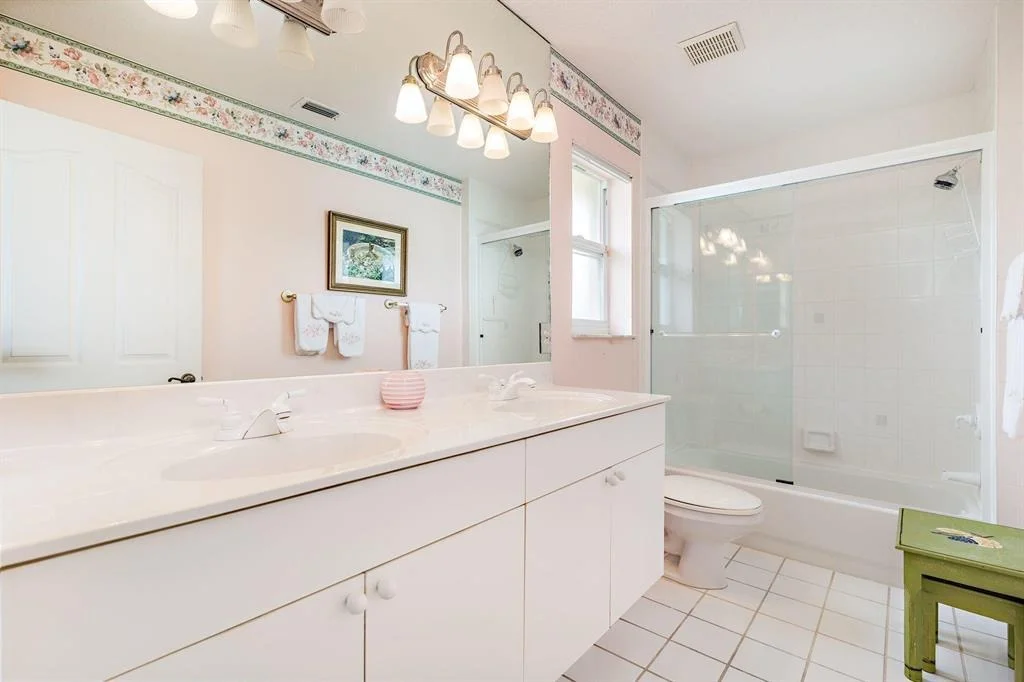 Photo of 32 Coconut Lane