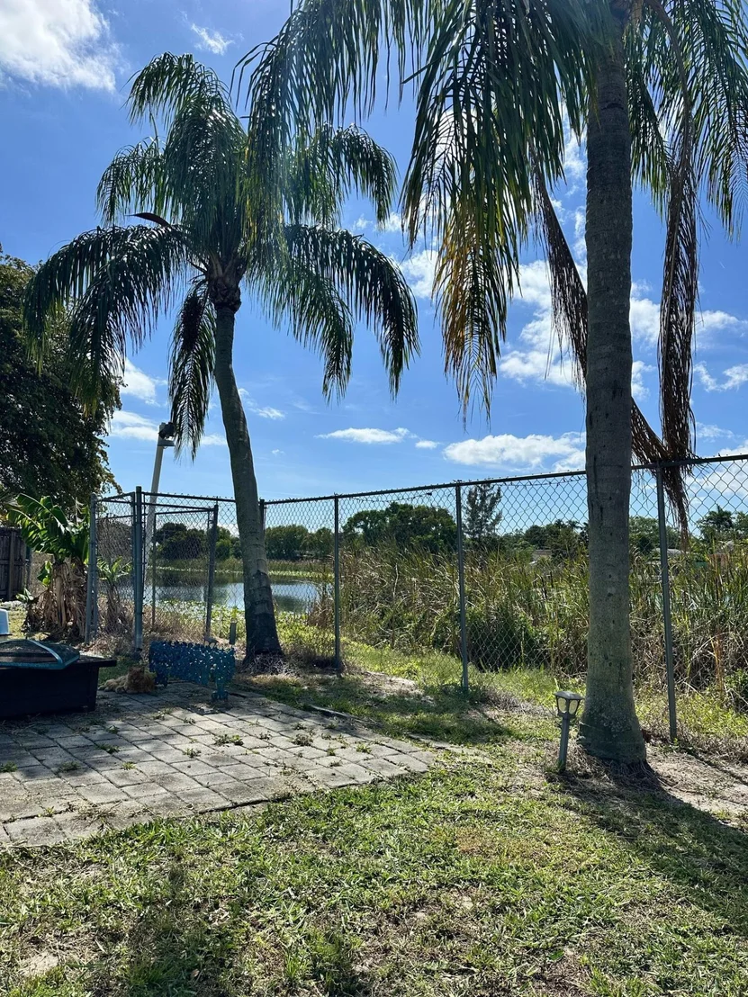 Photo of 4194 Hibiscus Cir Circle