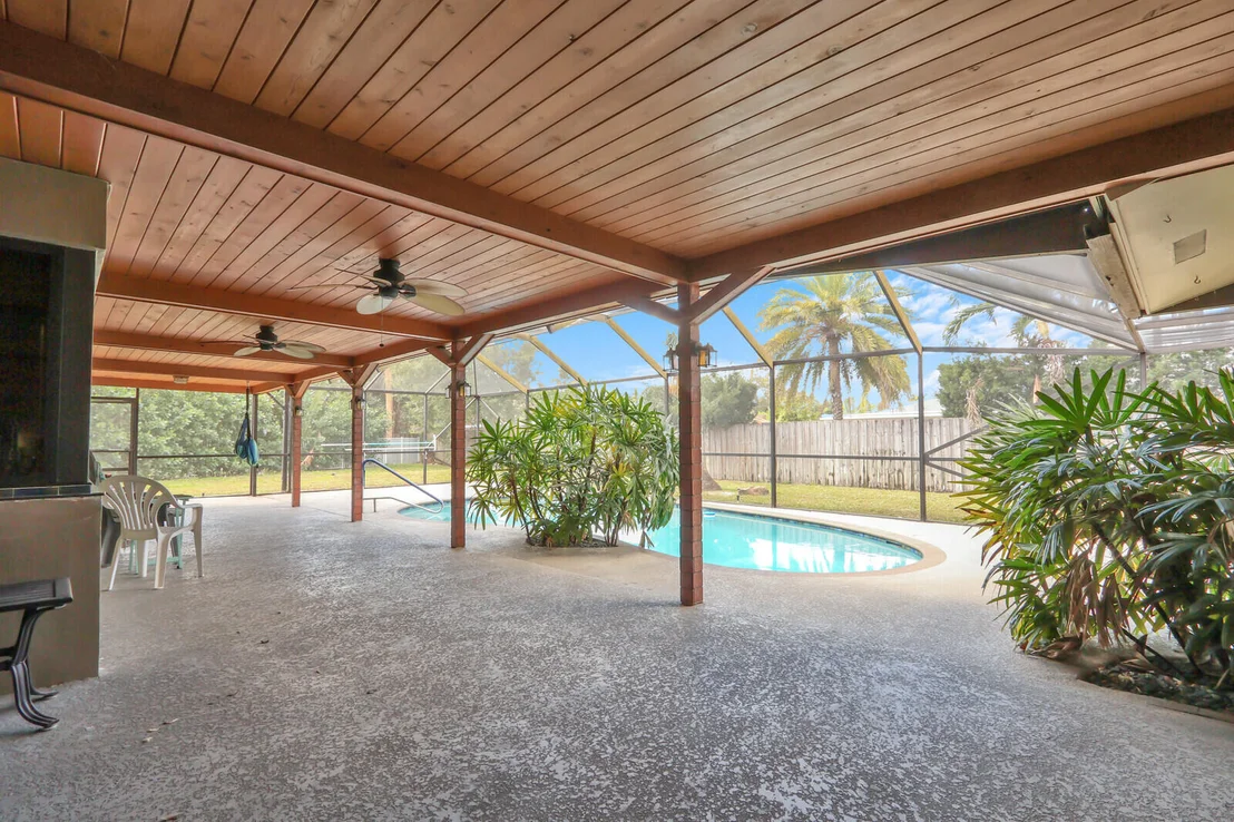 Photo of 563 NW 13th Drive