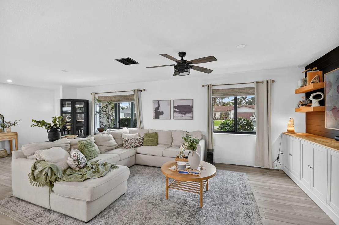 Photo of 110 W Coconut Drive