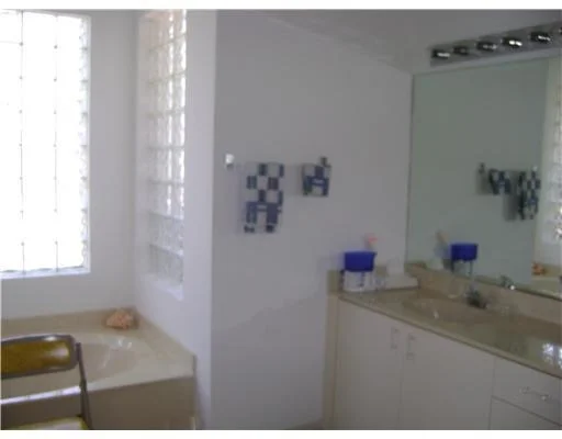 Photo of 6834 Treves