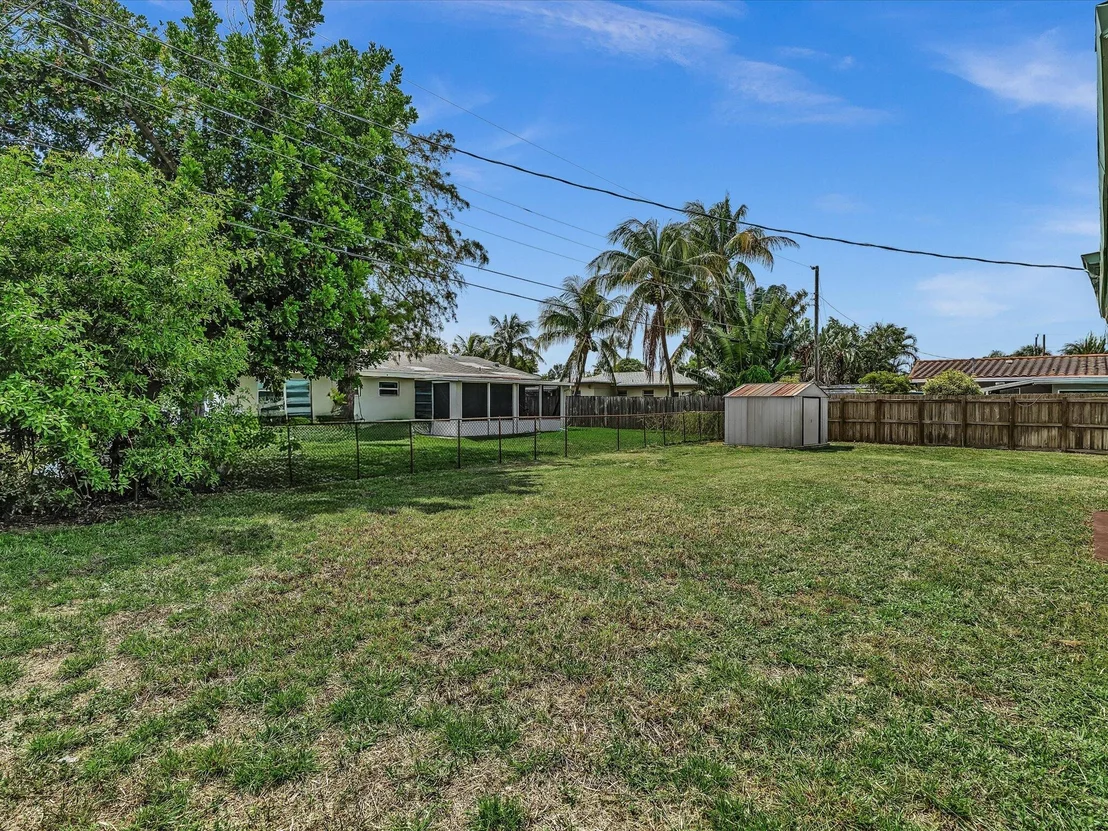 Photo of 4041 NE 18th Terrace