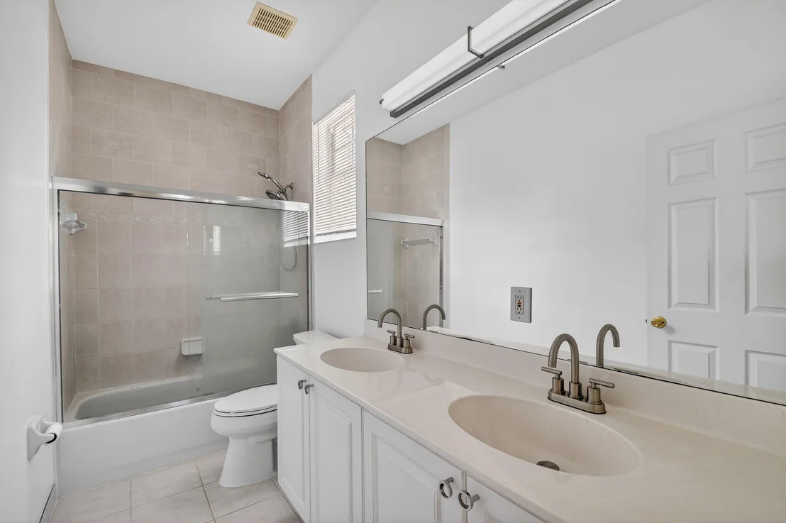Photo of 1605 E Classical Boulevard