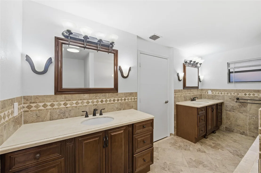 Photo of 10949 NW 1st Manor