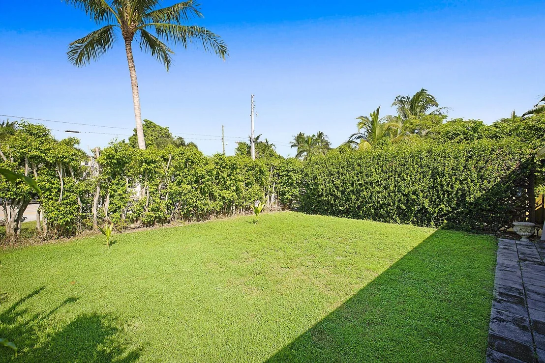 Photo of 391 W Riverside Drive